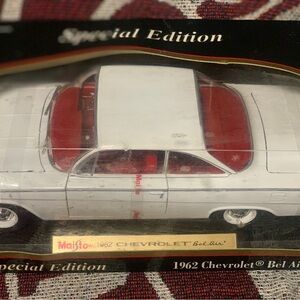 Maisto 1962 Chevrolet Bel Air Model Car